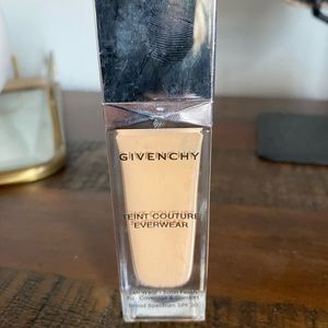 Givenchy Teint Couture Everwear Foundation Y205